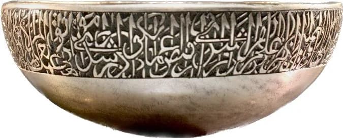 A MUGHAL DECCAN BRONZE CALLIGRAPHIC BOWL