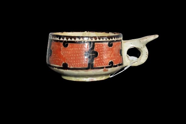 A SAMANID SLIP-PAINTED POTTERY CUP