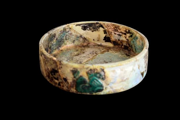 A MOULDED GLASS INKWELL WITH INSCRIPTION